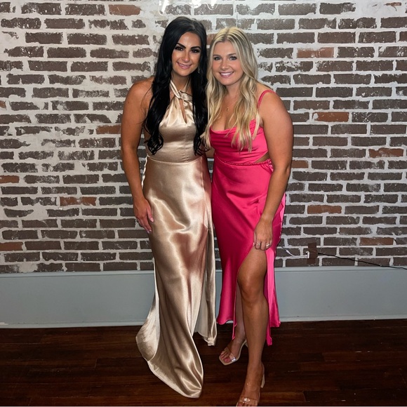 Elegant Satin Evening Gown - Picture 3 of 4